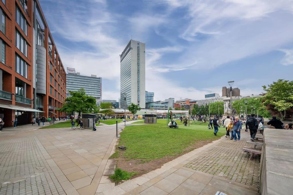 Central Piccadilly Luxury Three Bedroom Apartment Manchester Exterior photo
